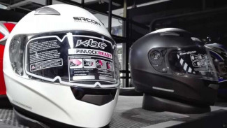 Trik Bedakan Helm Mahal dan Murah Pakai Uang Kertas