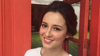 Cara Julie Estelle Supaya Kulit Sensitifnya Enggak Jerawatan