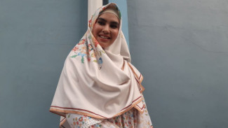 Kartika Putri Ajarkan Buah Hati Berpuasa