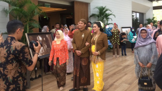 Reaksi Kahiyang Lihat Prosesi 7 Bulanan Adat Jawa Vicky Shu