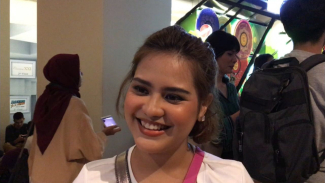 Belum Lama Melahirkan, Mytha Lestari Langsung Nonton Clean Bandit