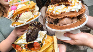 Tren Waffle Bertabur Topping Unik dan Disajikan Dalam Porsi Besar