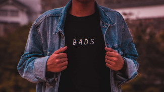 Begini Cara Jadi Bad Boy yang Digilai Wanita