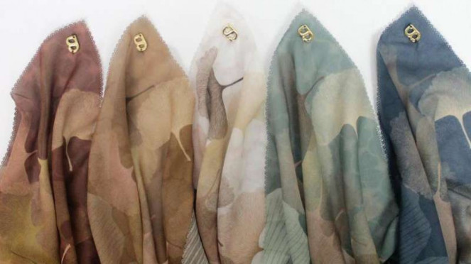 Buttonscarves