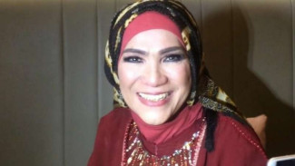 Suasana Pemakaman Dorce Gamalama, Diiringi Isak Tangis Keluarga