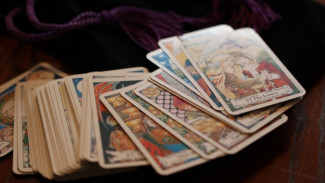 Mengenal Tarot Reader Profesi Unik yang Bisa Raup Puluhan Juta per Bulan, Minat? 