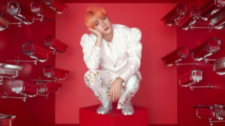 Dipakai Jin BTS, Sepatu 'Kaki Kambing' Diprediksi Jadi Tren 2019