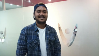 Ahmad Abdul, Desainer Grafis yang Kini Jadi Penyanyi