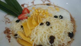 Menikmati Manis dan Asin Bubur Jasuke dengan Panorama Langit Jakarta