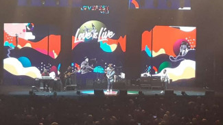 Kerispatih Buka Lovefest Vol.3: Love is Live dengan Kegalauan