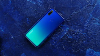 Realme 3 vs Vivo V11 Pro, Siapa yang Lebih Pantas Dibeli?