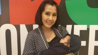Punya Anak, Ardina Rasti Rajin Bikin Mainan Murah Meriah
