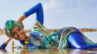 Halima Aden, Model Muslim Pertama yang Berpose Pakai Burkini
