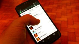 Detail WhatsApp Mode Gelap Terungkap, Ditambah 155 Emoji Baru