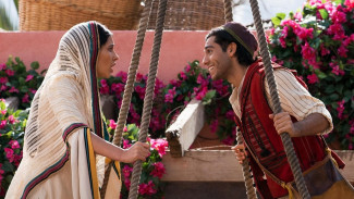 Naomi Scott Dihujat Perankan Putri Jasmine, Aktor Aladdin Merespons