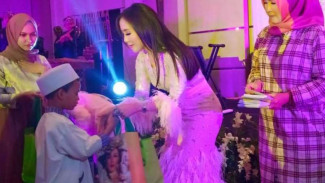 Biduan Cantik Ucie Sucita Gelar Pesta HUT di Hotel Berbintang Lima