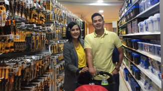 Jauhkan Gadget dari Anak, Ardina Rasti Pilih Buku dan Puzzle Kayu