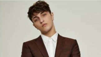 Anwar Hadid Dibaptis, 5 Seleb Dunia Ini Justru Mantap Peluk Islam