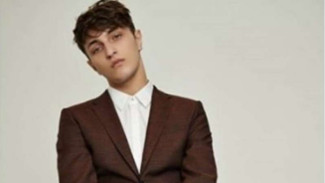 Baru Jadian, Anwar Hadid dan Dua Lipa Udah Tinggal Bareng