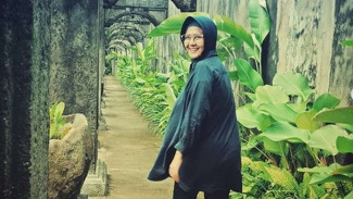 Kondisi Pasca Radiotherapy dan Bunga dari Jokowi untuk Ria Irawan