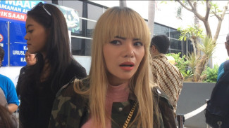 Foto Seksinya Tersebar, Dinar Candy Juga Kehilangan Uang Puluhan Juta