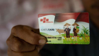 Mentan Amran Pastikan Petani Sudah Bisa Tebus Pupuk Subsidi Hanya Pakai KTP