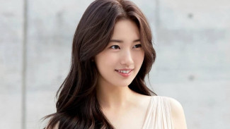 Suzy Pamer Pesona Kecantikan Luar-Dalam Lewat Buku