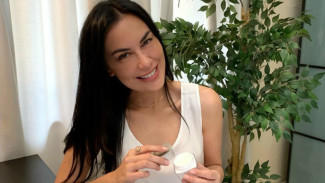 Seksinya Sophia Latjuba Main Tik Tok Pakai Hot Pants Sambil Salto