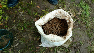 Anak Punk Ini Beli Ratusan Peluru untuk Dijadikan Ikat Pinggang