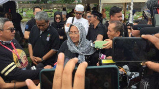Dewi Irawan Ungkap Rindu pada Ade dan Ria Irawan: Minta Doanya Ya