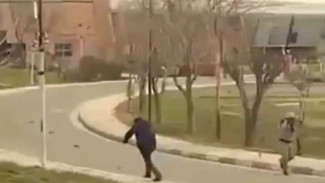 Iran Geger, Muncul Video Aneh Kota Teheran Diguyur Hujan Terong