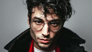 Ezra Miller Akhirnya Didakwa Tuduhan Perampokan, Namun Tak Masuk Penjara