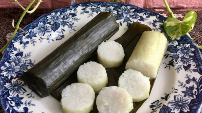 Lontong.