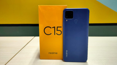 Realme C15.