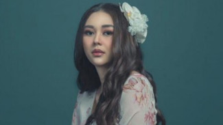 Bikin Tercengang! Aura Kasih Blak-blakan Pilih Duda daripada Berondong Jika Menikah Lagi