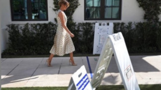 Cuma ke TPS, Melania Trump Pakai Outfit Rp300 Juta