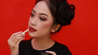 Pakai Lipstik Bikin Batal Puasa? Begini Jawaban UAS