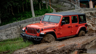 Mobil Jeep Baru Mengaspal di RI, dan Biaya Parkir Bikin Geger