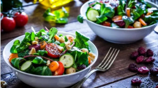 5 Diet Terbaik untuk Wanita di Atas Usia 50 Tahun