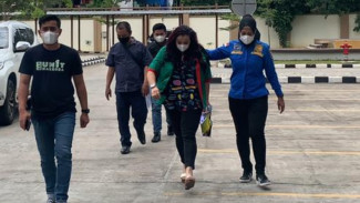 Jennifer Jill Dibawa ke Lido untuk Lakukan Tes Rambut