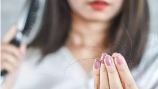5 Cara Atasi Rambut Rontok dengan Bahan Alami