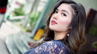 Ochi Rosdiana Bagikan Momen Bahagia Dilamar Kekasih