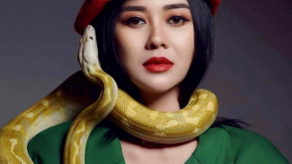 Aura Kasih Emosi Kekayaannya Disebut Hasil Jadi Ani-ani: Mereka Lihat Gue Single, Imejnya Seksi!