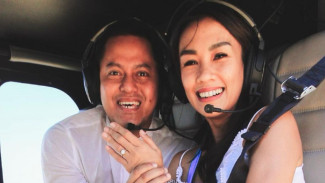 Romantis! Melanie Putria Dilamar Kekasih di Atas Helikopter