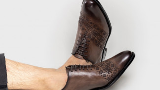 Keren, Sepatu Kulit Bermotif Batik dengan Gaya Kekinian