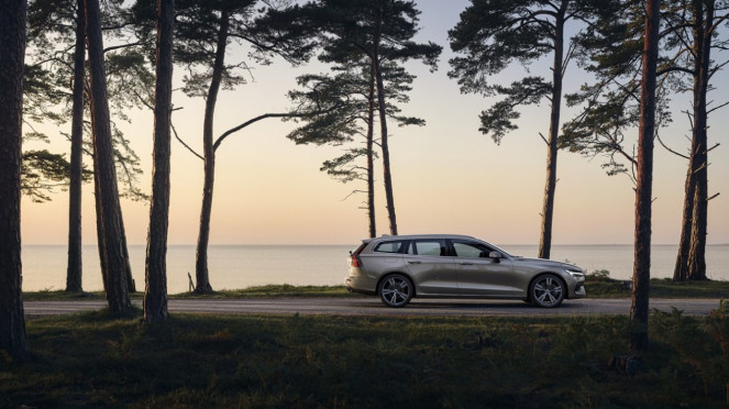 Volvo V60.