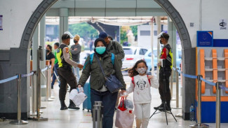 KAI: Pelanggan Tetap Wajib Pakai Masker di Stasiun dan Kereta Api