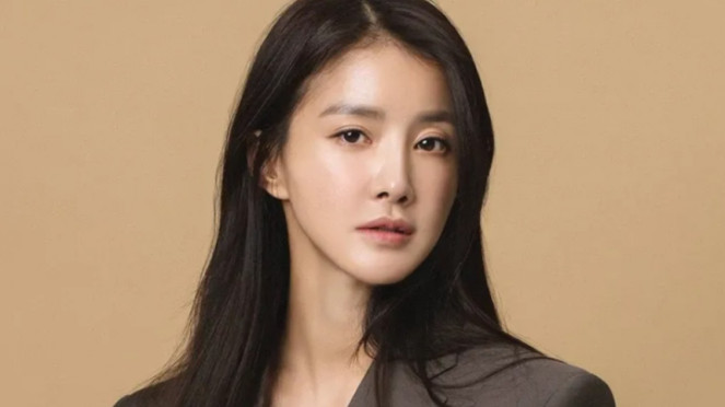 Lee Si Young.
