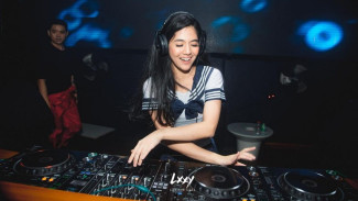 TERPOPULER: DJ Una Tanya Berkah dari Rezeki Kelab Malam,  Umi Tatu Diperiksa Soal Dugaan Penipuan Travel Umrah
