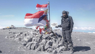 Cerita Makki Ungu Taklukan 7 Gunung dan Tebar Kebaikan